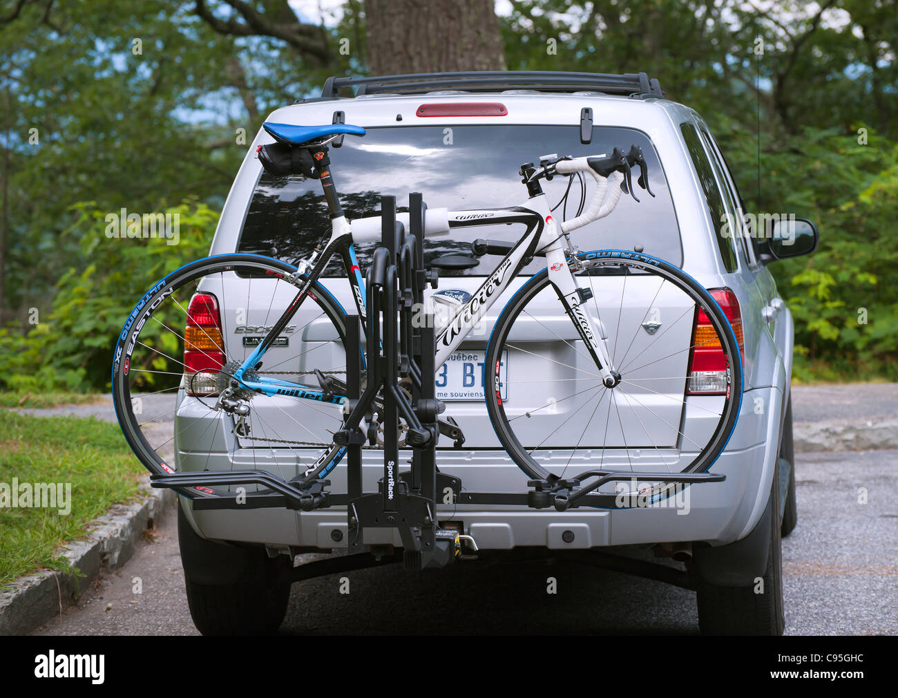 Fahrrad auf dem auto montiert -Fotos und -Bildmaterial in hoher Auflösung –  Alamy