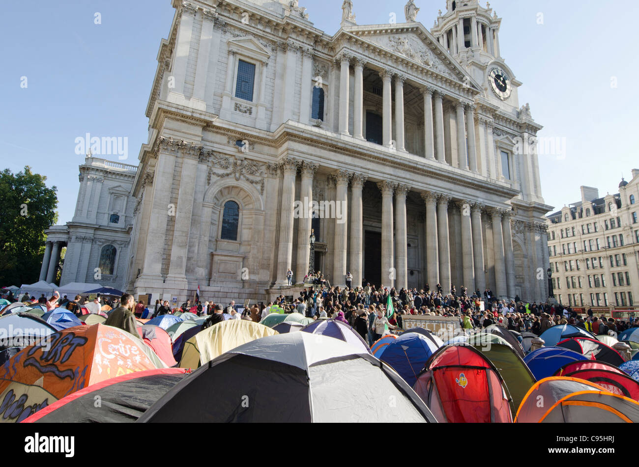 Anti-kapitalistischen Zelt Demonstranten St. Pauls Cathedral, London Uk besetzen Londoner City Stockfoto