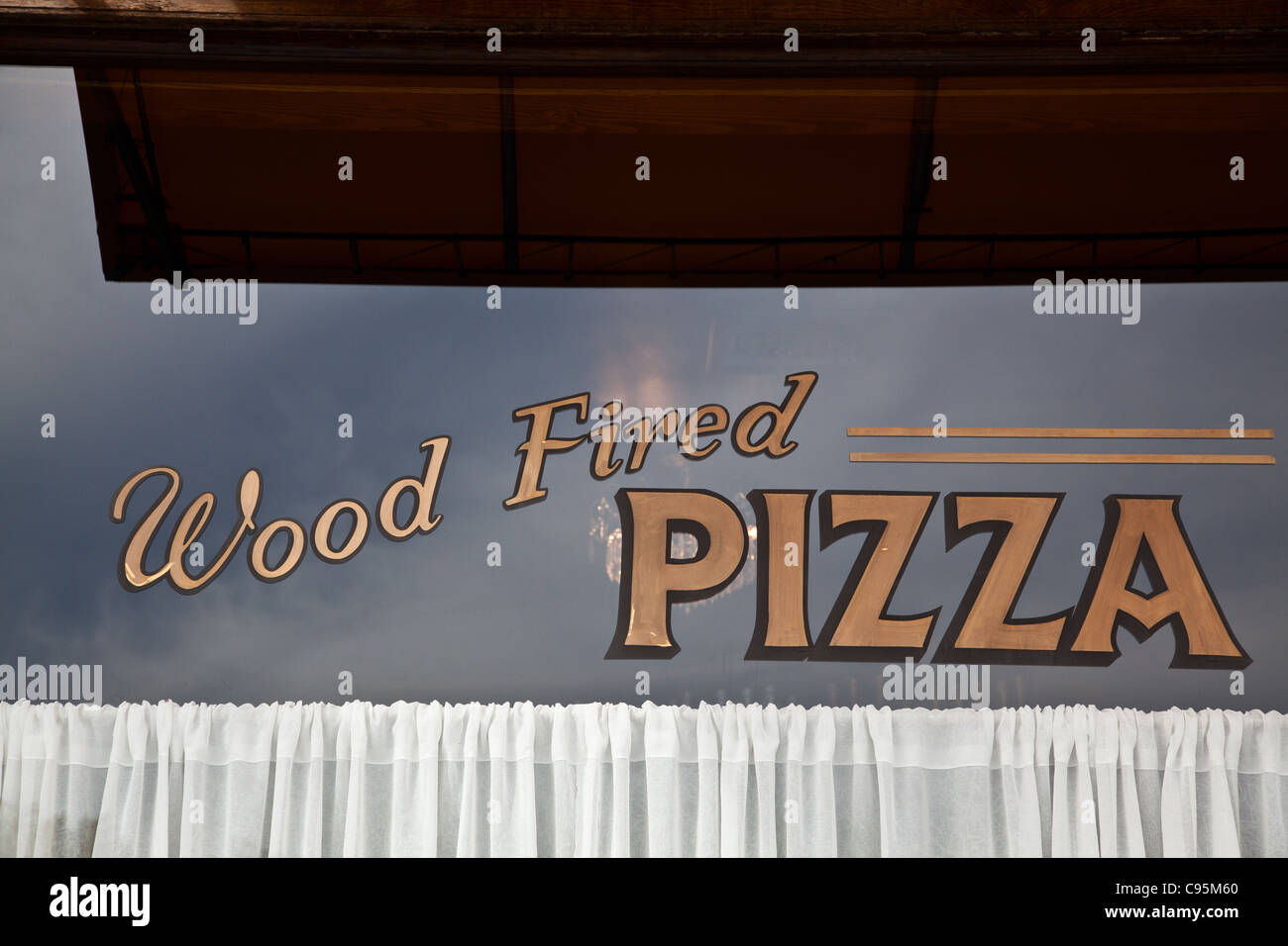 Holz-Pizzaofen Zeichen Stockfoto