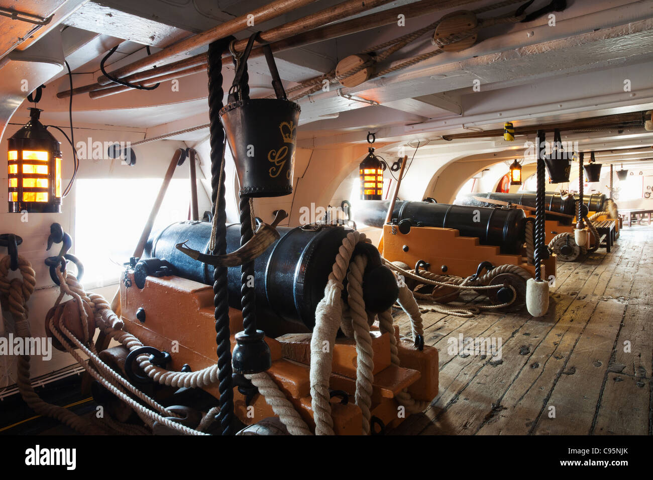 Portsmouth Historic Dockyard, HMS Victory, Portsmouth, Hampshire, England Gun Unterdeck Stockfoto