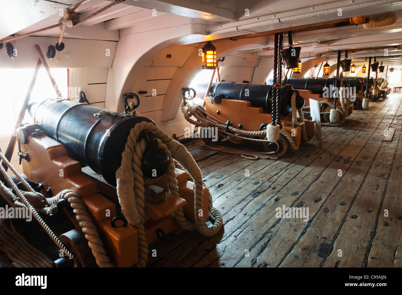 Portsmouth Historic Dockyard, HMS Victory, Portsmouth, Hampshire, England Gun Unterdeck Stockfoto