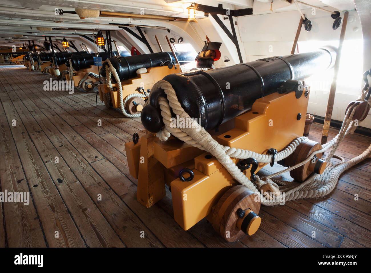 Portsmouth Historic Dockyard, HMS Victory, Portsmouth, Hampshire, England Gun Unterdeck Stockfoto