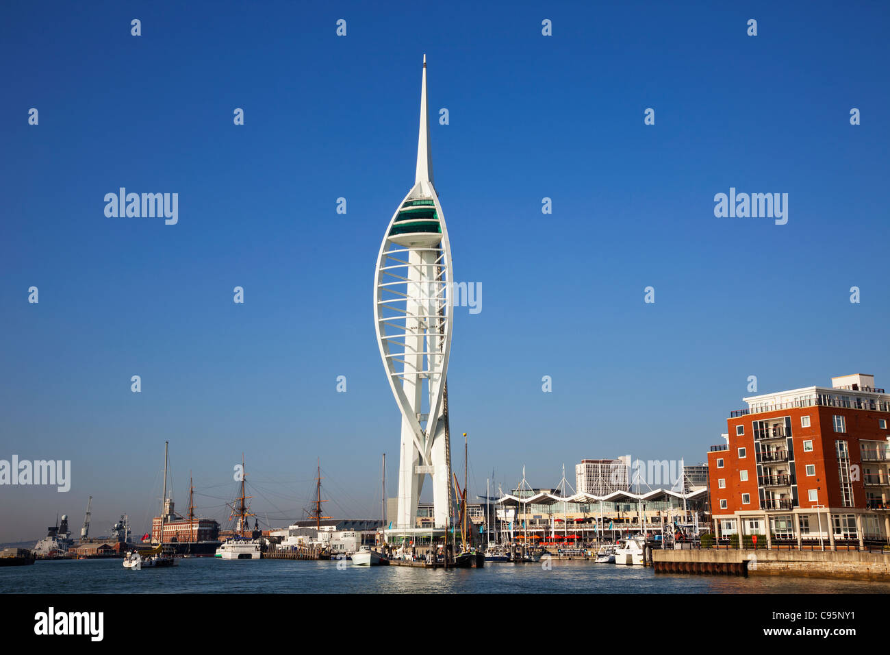 England, Hampshire, Portsmouth, Blick auf Spinnaker Tower Stockfoto