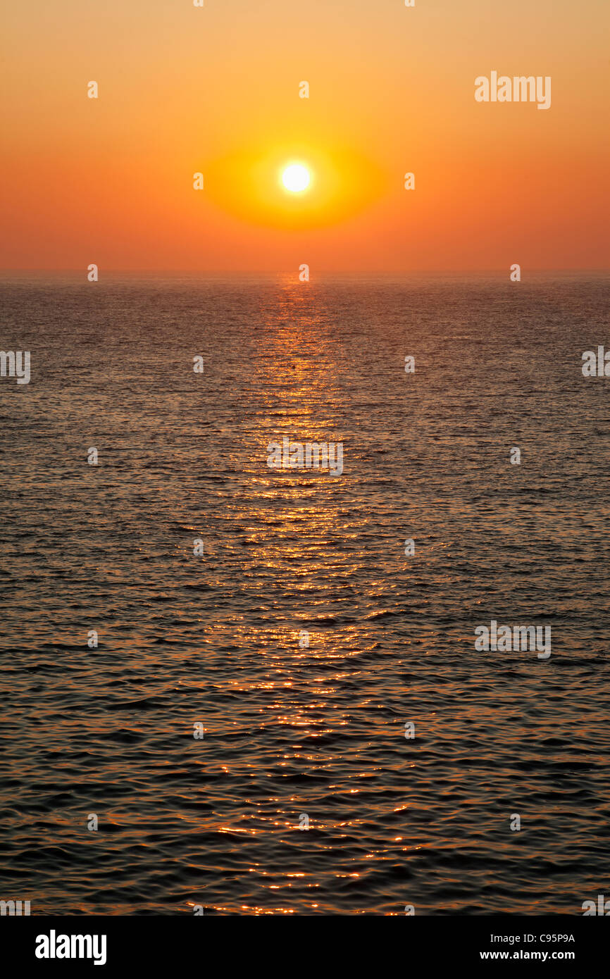 England, Dorset, Weymouth, Sonnenaufgang über dem Ärmelkanal Stockfoto