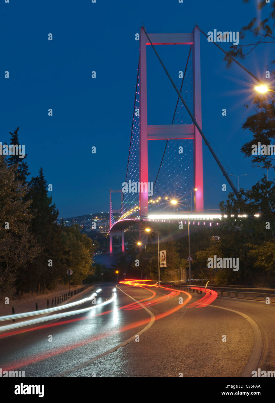 Die Bosporus-Brücke, auch genannt die erste Bosporus-Brücke ist eine der zwei Brücken in Istanbul, Türkei. Stockfoto