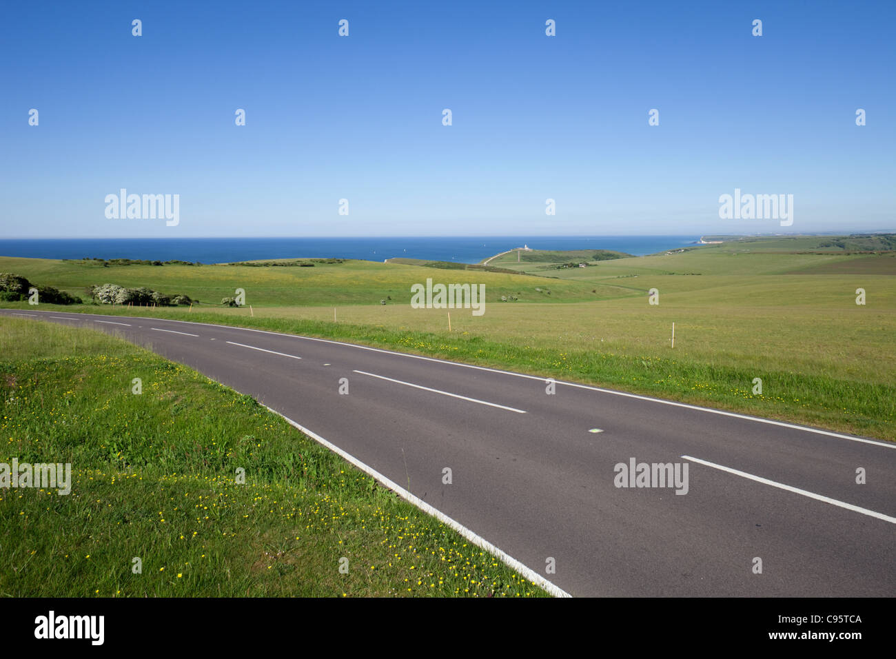 England, East Sussex, Empty Road in South Downs National Park in der Nähe von Eastbourne Stockfoto