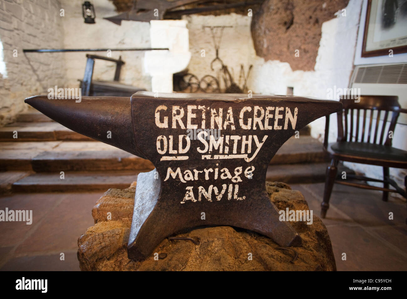 Schottland, Gretna Green, Ehe Amboss in der alten Schmiede Stockfoto