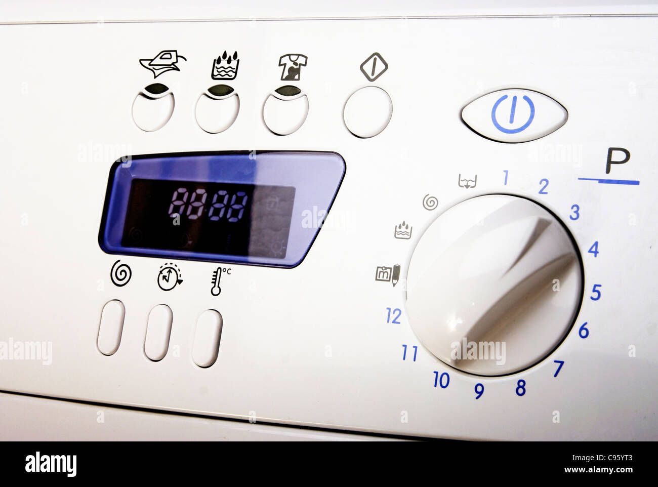 Nahaufnahme einer Anzeige aus einer Wäscherei. Stockfoto