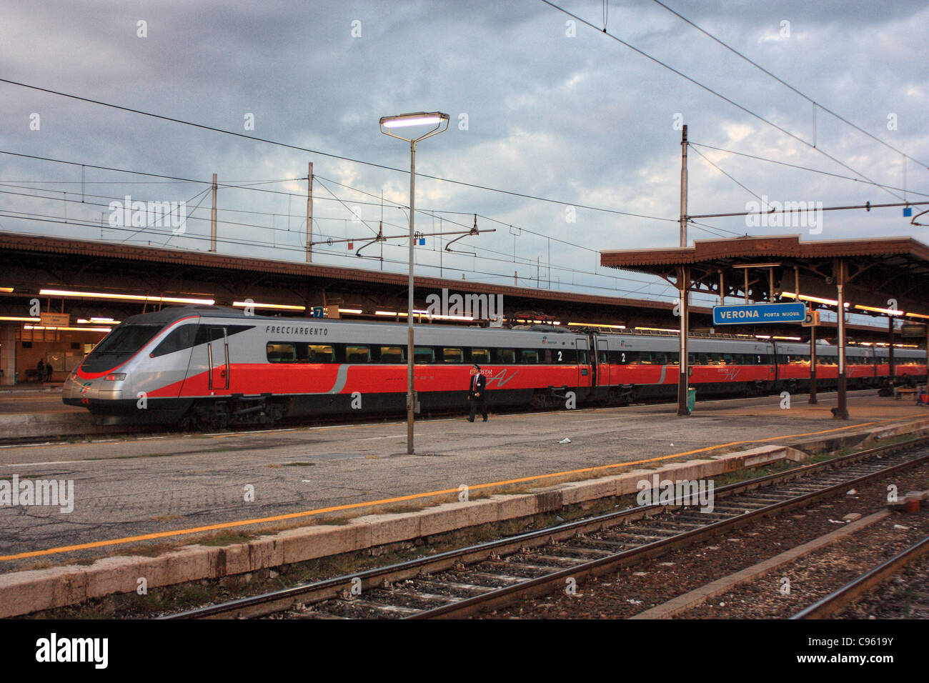 Eurostar Trenitalia in Verona Porta Nuova Bahnhof, Italien Stockfoto