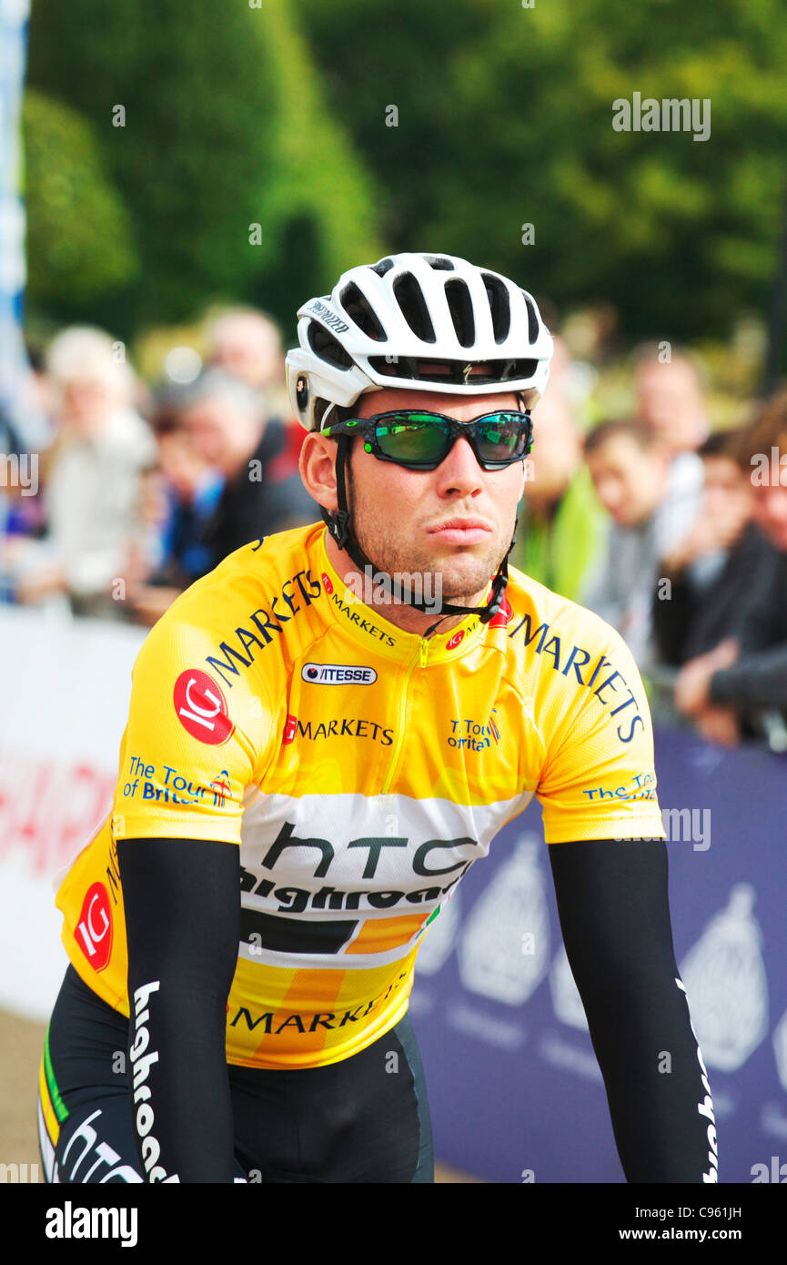 Radsport-Weltmeister Mark Cavendish trägt das gold oder gelbe Trikot am dritten Tag der 2011 Tour of Britain Stockfoto