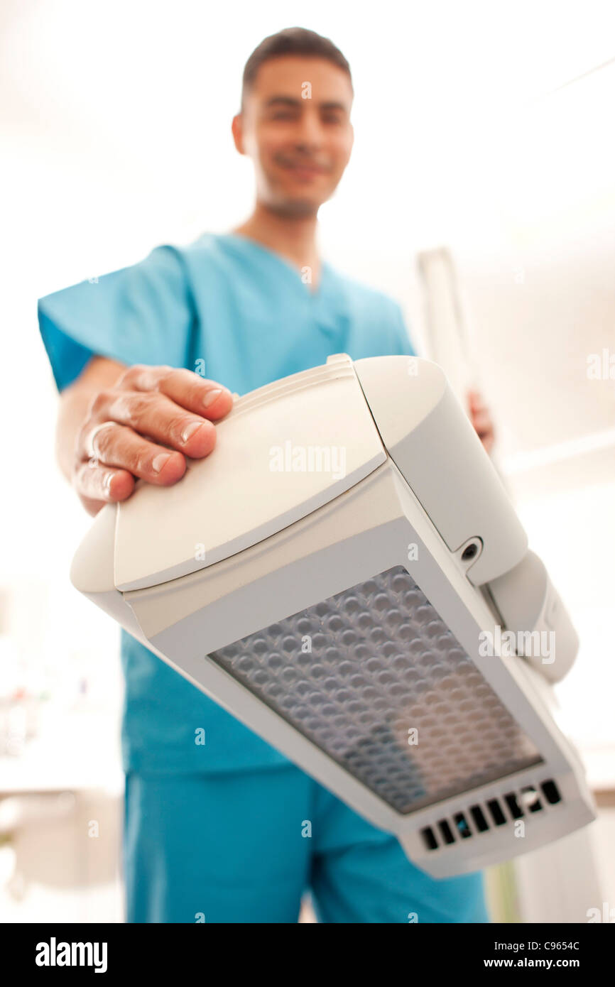 Photodynamische Therapie. Hautarzt eine photodynamische TherapieLampe