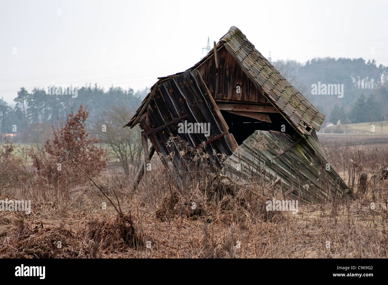 alte Hütte herunterfallen Stockfoto