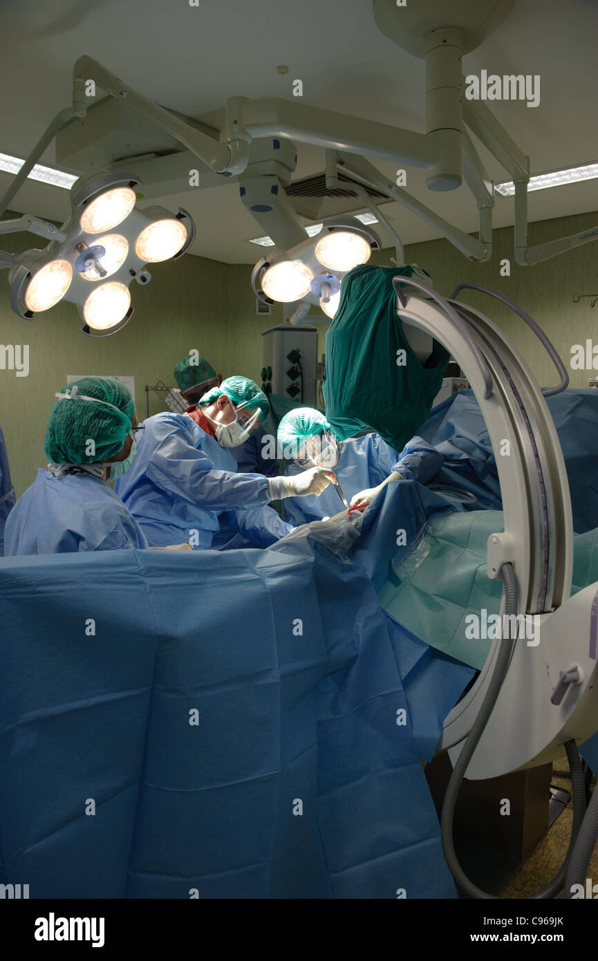 Ärzte der Chirurgie im OP-Saal Stockfoto