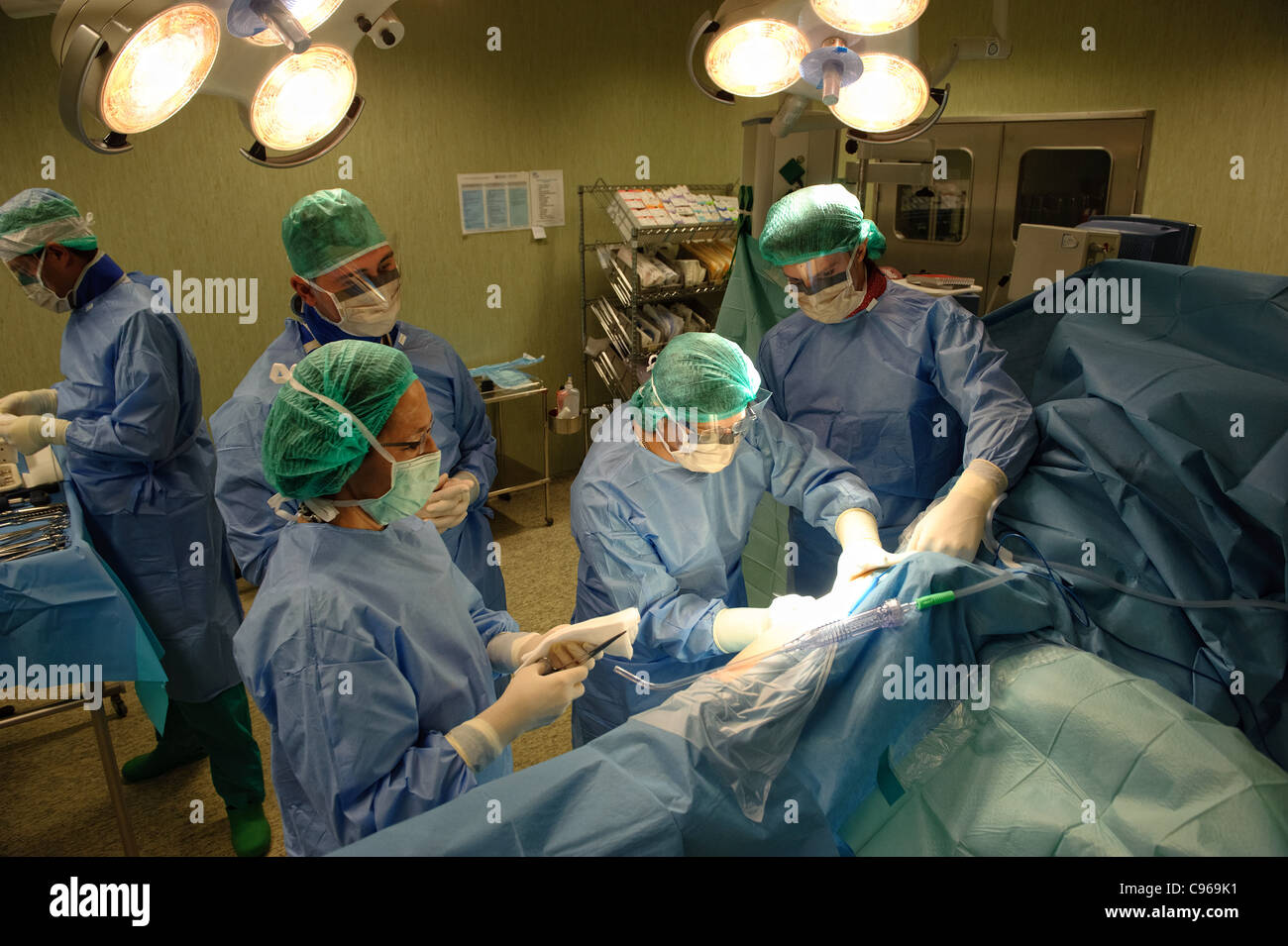 Ärzte der Chirurgie im OP-Saal Stockfoto