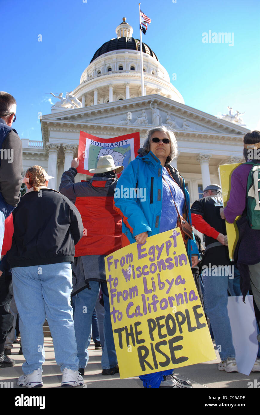 Gewerkschaft Fans versammeln sich an der California State Capitol bei der "Rallye zu speichern the American Dream" Stockfoto
