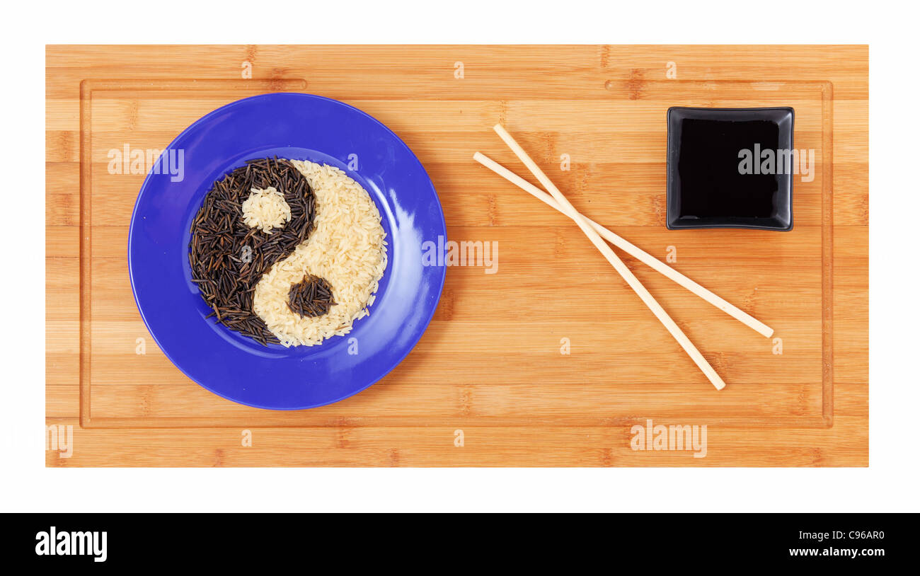 Gericht aus wild und weißen Reis, Yin-Yang-symbol Stockfoto