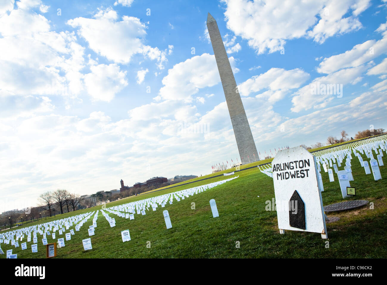 Arlington Midwest Irak Memorial mit Washington Monument Stockfoto