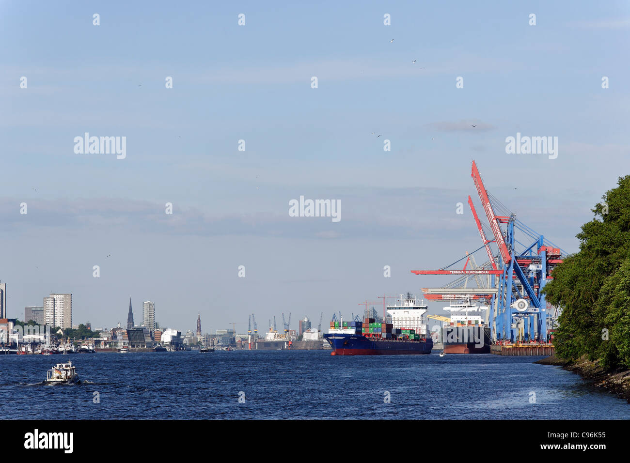Große Containerschiffe am Burchardkai Terminal, Hafen Hamburg, HHLA, Hamburg, Deutschland, Europa Stockfoto