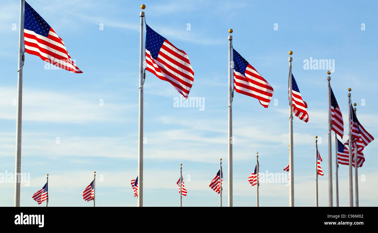 Reihe der amerikanischen Flagge winken Stockfoto