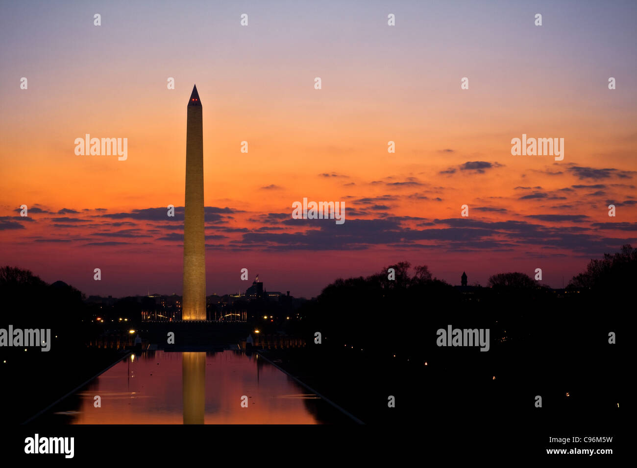 Washington Monument bei Sonnenaufgang Stockfoto