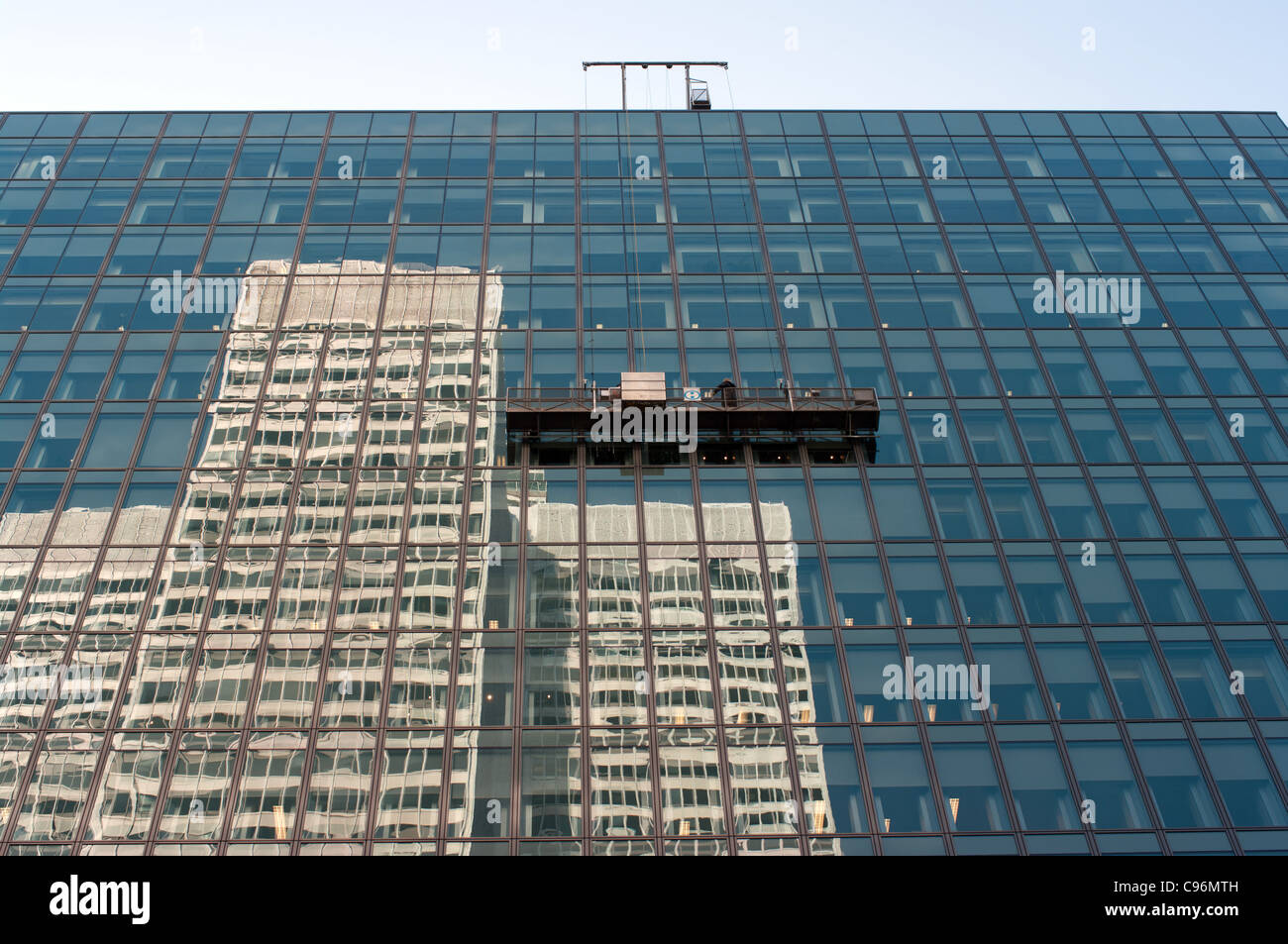 Setzen Sie Ville Marie Büro Gebäude Reflexion, Montreal, Quebec, Kanada Stockfoto