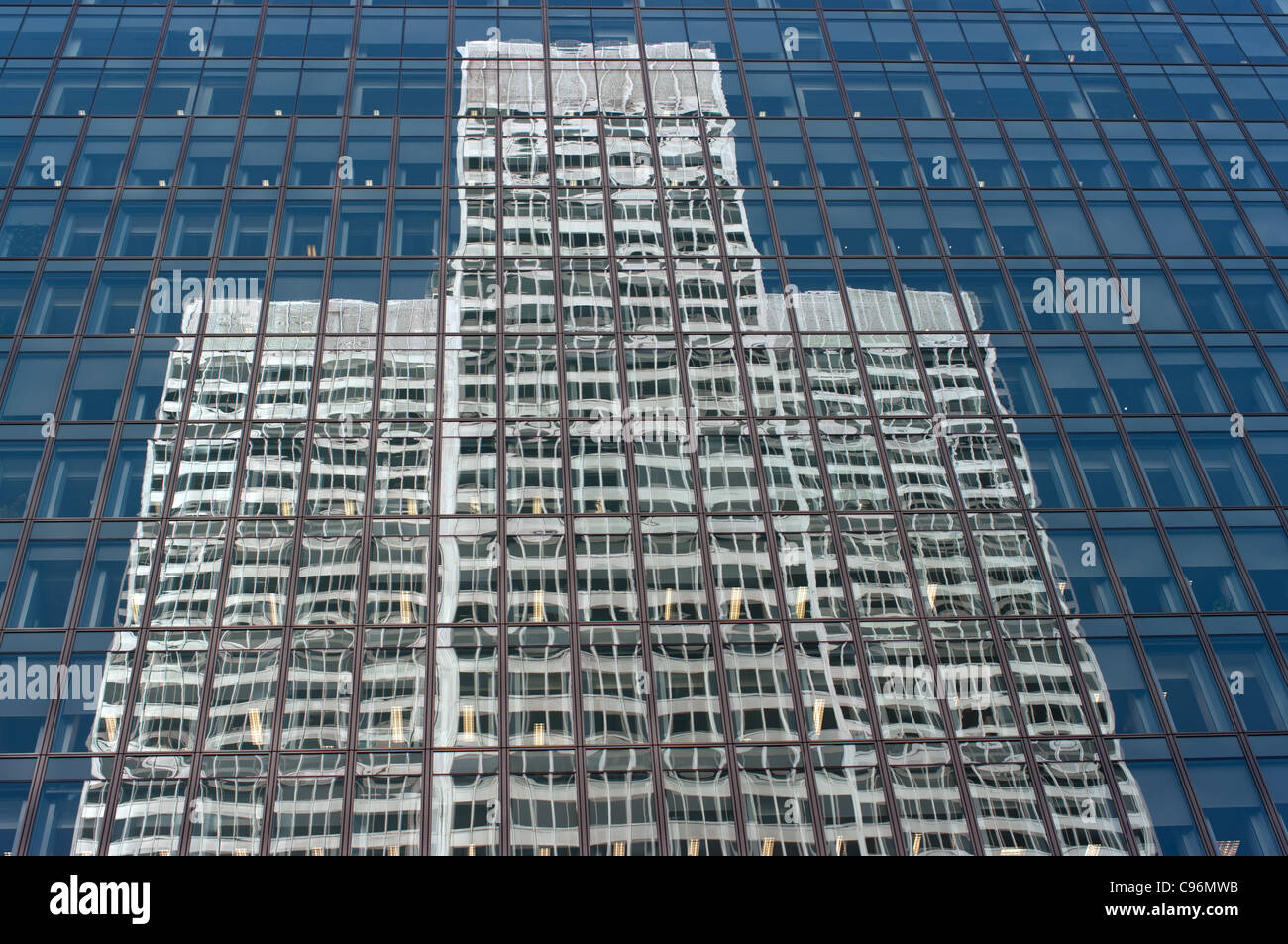 Setzen Sie Ville Marie Büro Gebäude Reflexion, Montreal, Quebec, Kanada Stockfoto