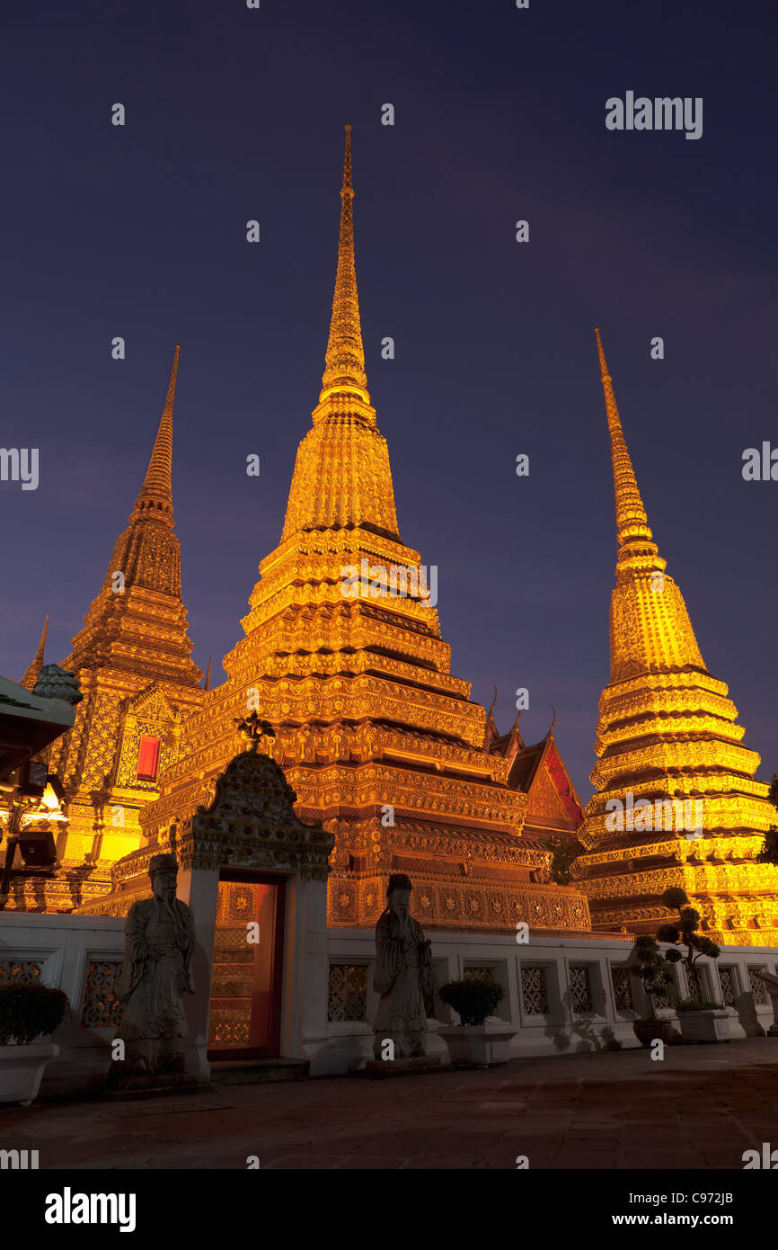 Wat Po in der Nacht, Bangkok, Thailand Stockfoto
