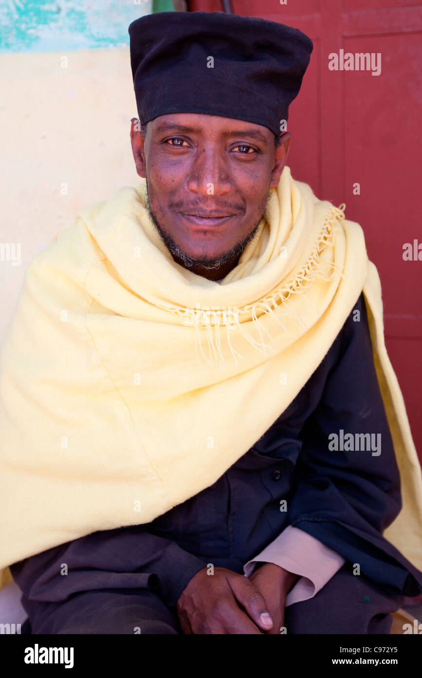 Porträt von einem christlich-orthodoxer Priester im Kloster Debre Damo Klippe an der eritreischen Grenze in Äthiopien, Afrika. Stockfoto