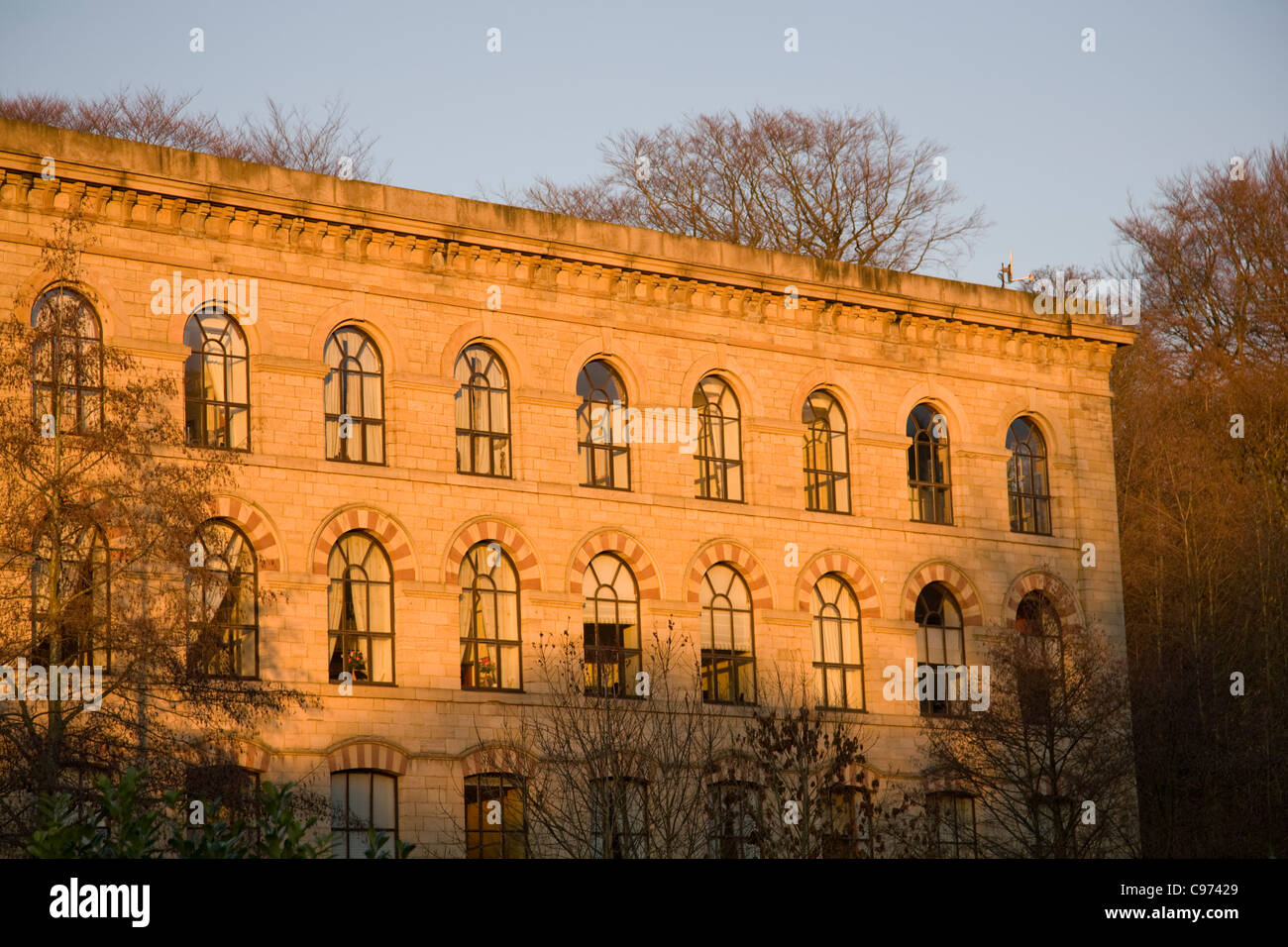 ehemalige Baumwollspinnerei verwandelte sich in modernen Mehrfamilienhaus in Ramsbottom, Lancashire, england Stockfoto