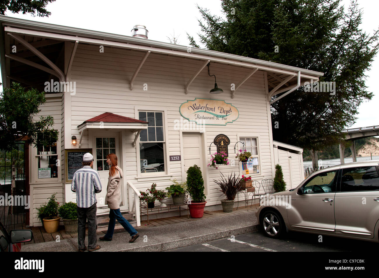 Restaurant und Bar Waterfront Depot Florence Oregon Vereinigten Staaten amerikanisch Stockfoto