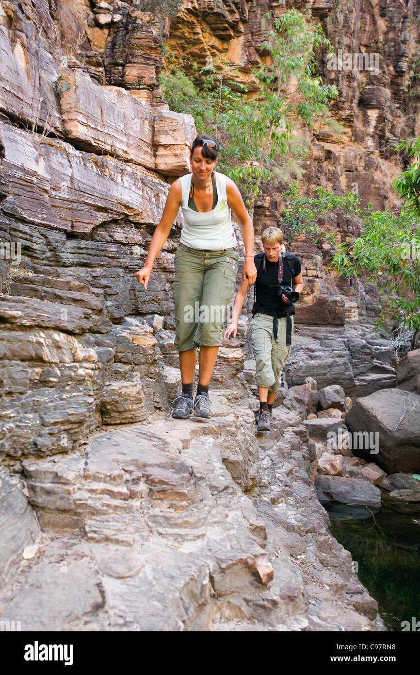 Twin Falls Schlucht durchwandern Sie Touristen.  Kakadu-Nationalpark, Northern Territory, Australien Stockfoto
