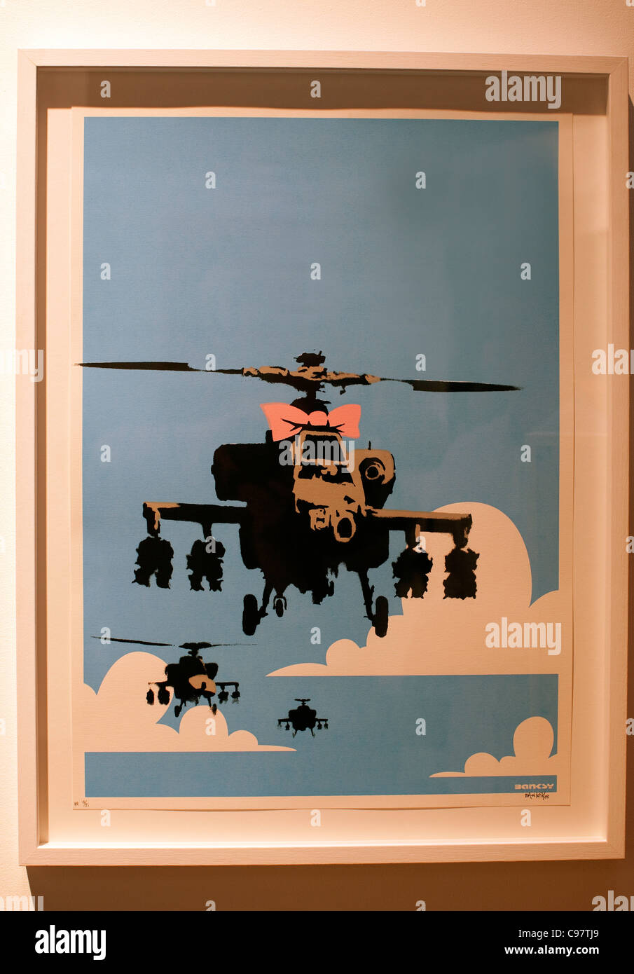Moniker Kunstmesse im Dorf Underground, Shoreditch, London: glücklich Chopper von Banksy Stockfoto
