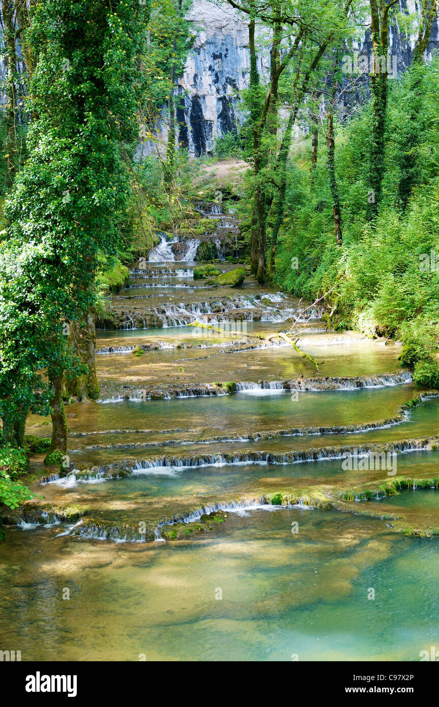 Die kaskadierende Wasser fällt von Baume-Les-Messieurs. Stockfoto