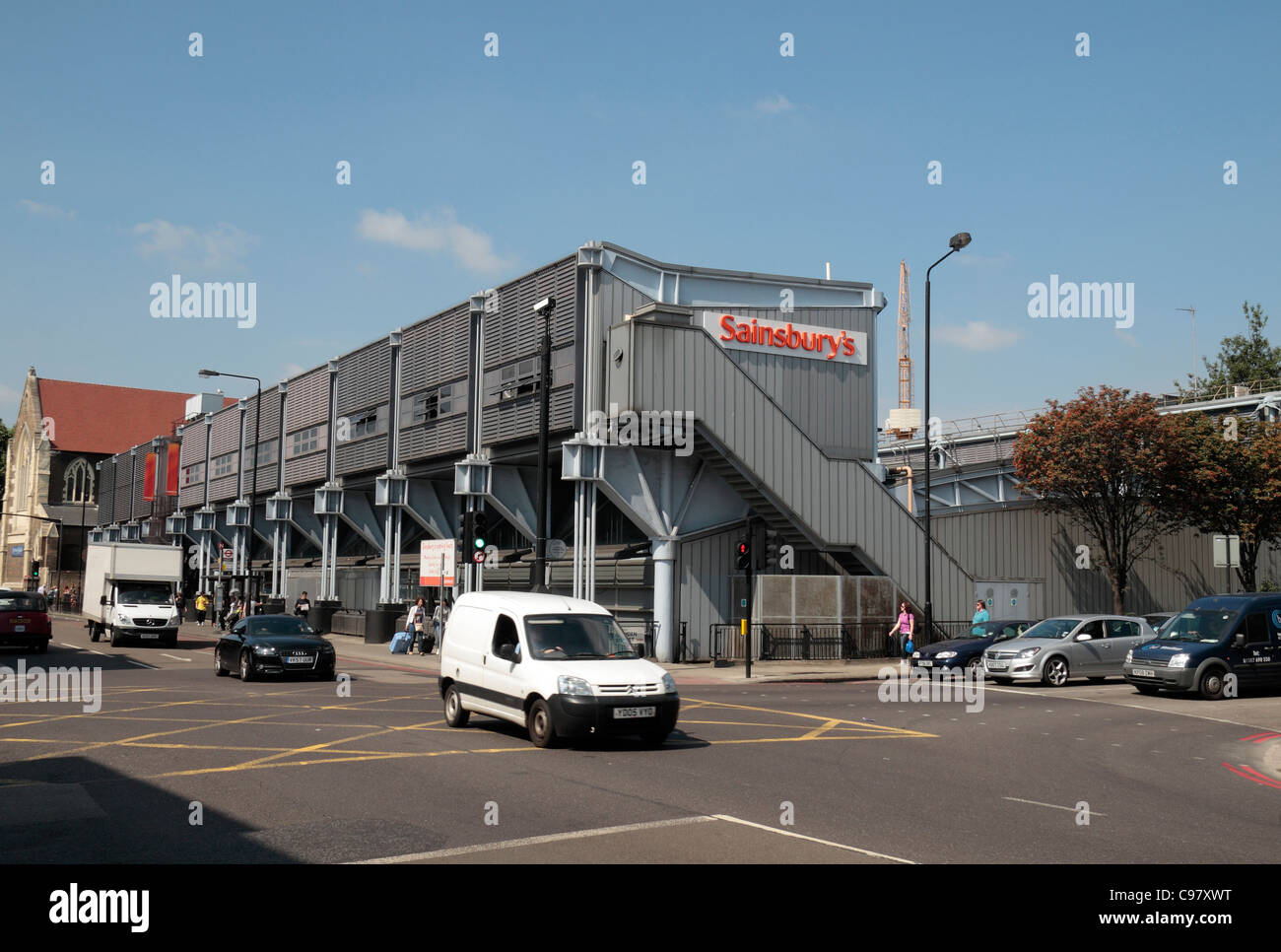 Der Sainsbury Supermarkt Store auf Camden Road, Camden Town, London, UK Stockfoto