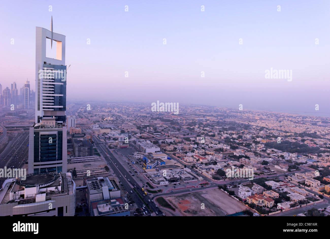 Blick auf Downtown Dubai, Türme, Hochhäuser, Hotels, moderne Architektur, Sheikh Zayed Road, Financial District-Dubai Stockfoto
