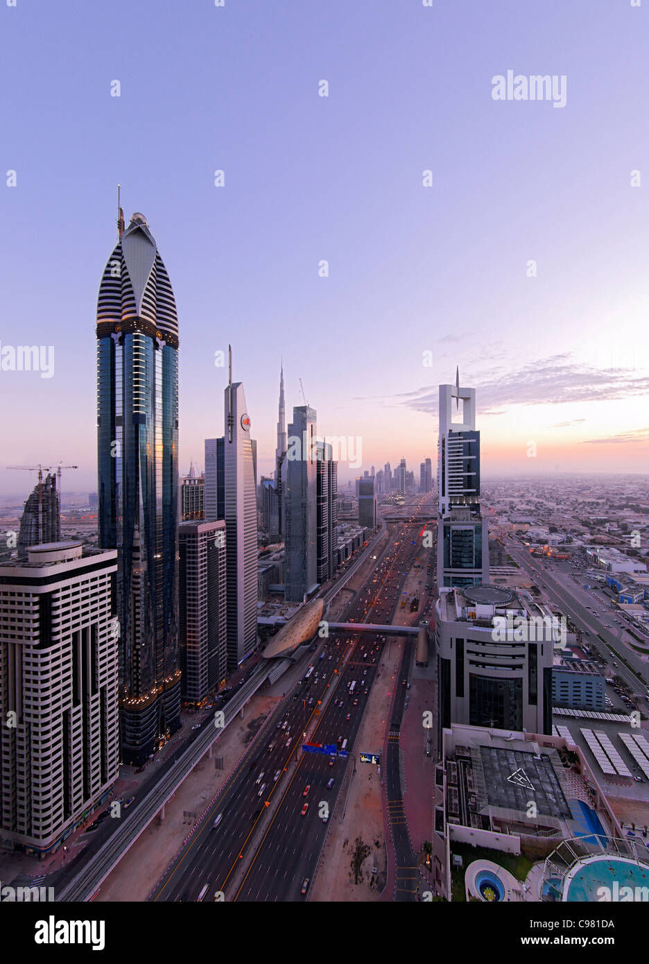 Blick auf Downtown Dubai, Türme, Hochhäuser, Hotels, moderne Architektur, Financial District, Sheikh Zayed Road, Dubai Stockfoto
