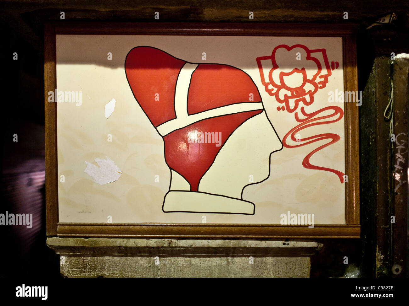 Melden Sie sich in Venedig, die Darstellung der Doge mit einem Graffito von einer Frau, die scheint, einen Schreibtisch zu tragen Stockfoto