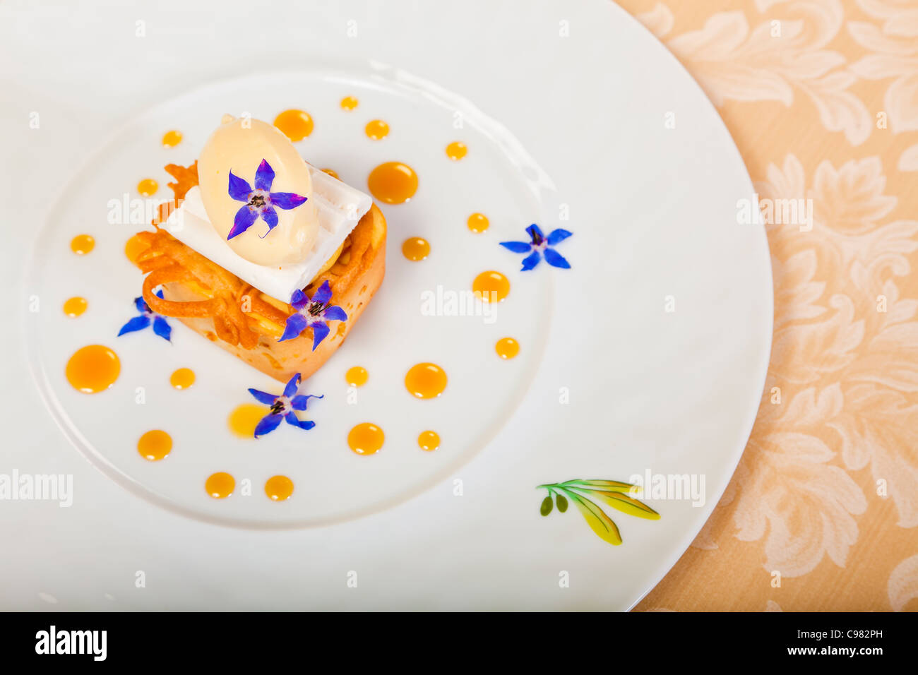 Neue Version des Lemon Tart., CHATEAU SAINT-MARTIN & SPA - 2490 Avenue des Templiers - BP 102-06142 VENCE CEDEX Tél.. : + 33 Stockfoto