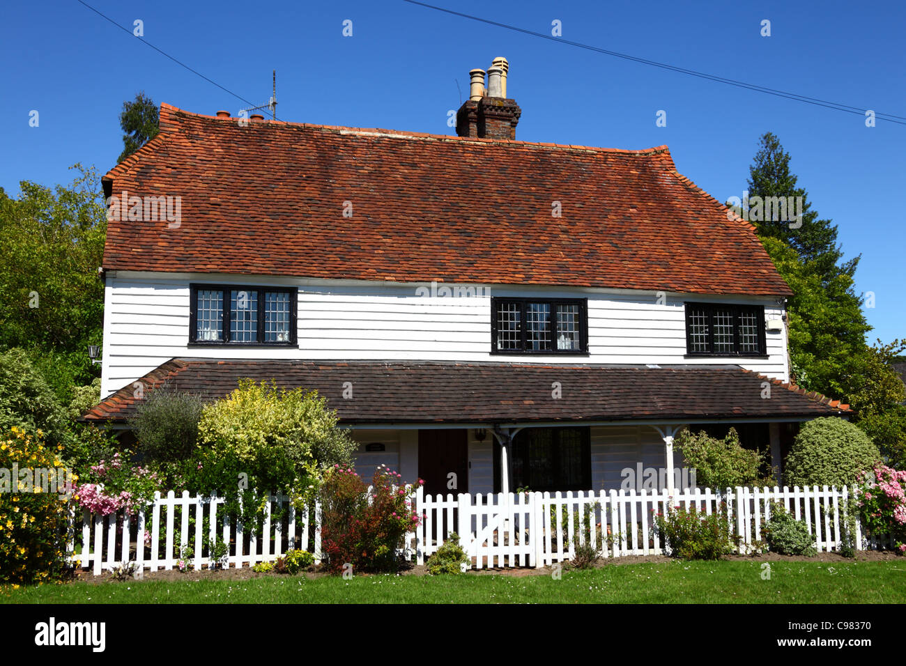 Stuart Cottage, ein traditionelles verwittertes Cottage aus dem 16. Jahrhundert, Southborough Common, in der Nähe von Tunbridge Wells, Kent, England Stockfoto