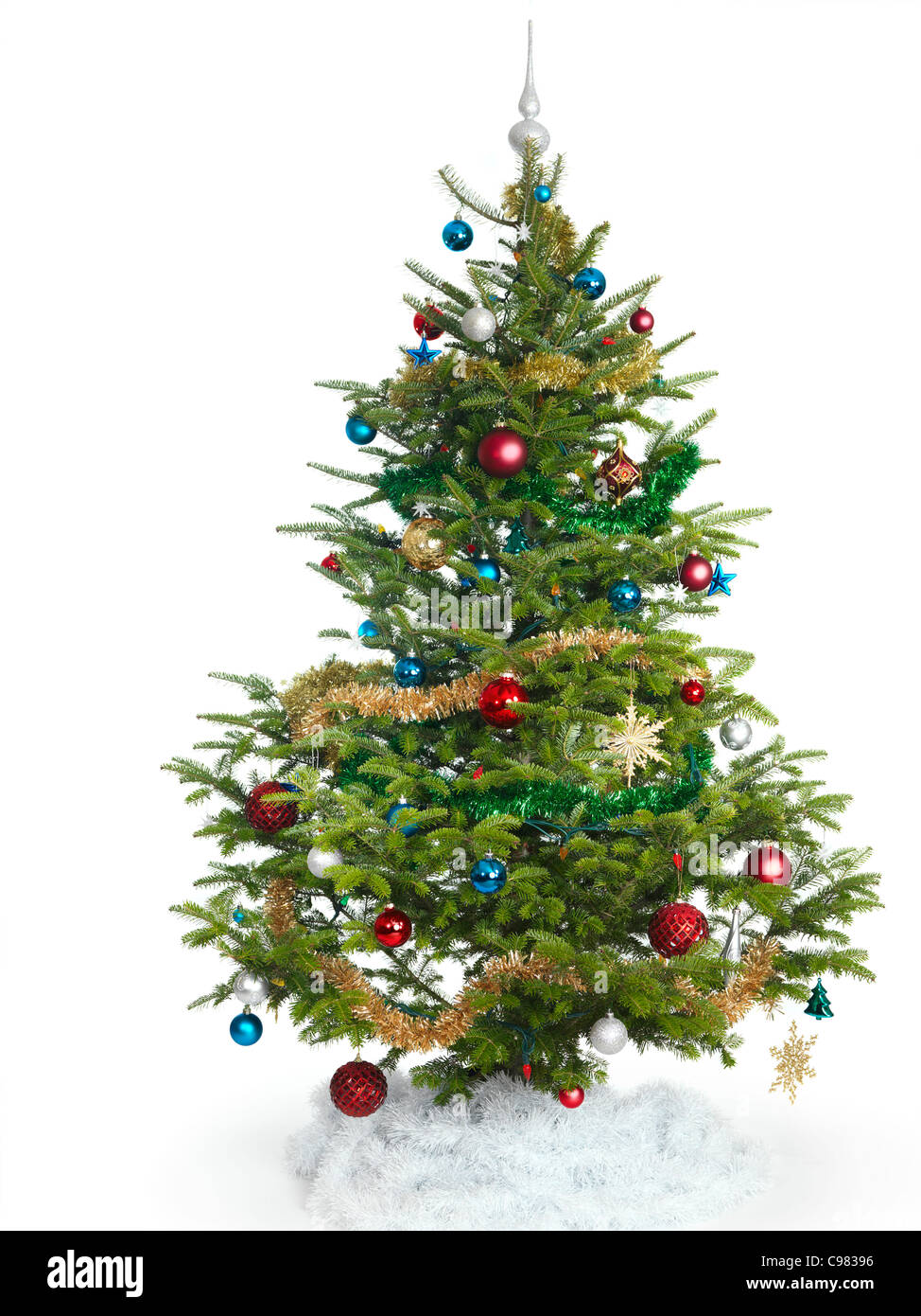 Echten Weihnachtsbaum isoliert auf weißem Hintergrund dekoriert Stockfoto