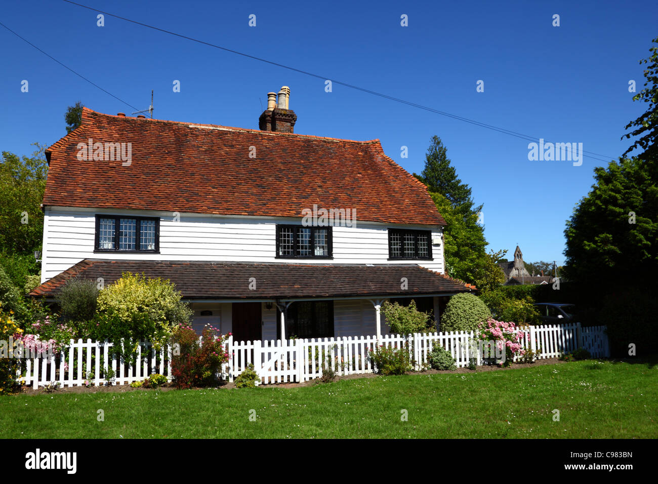 Stuart Cottage, ein traditionelles verwittertes Cottage aus dem 16. Jahrhundert, Southborough Common, in der Nähe von Tunbridge Wells, Kent, England Stockfoto