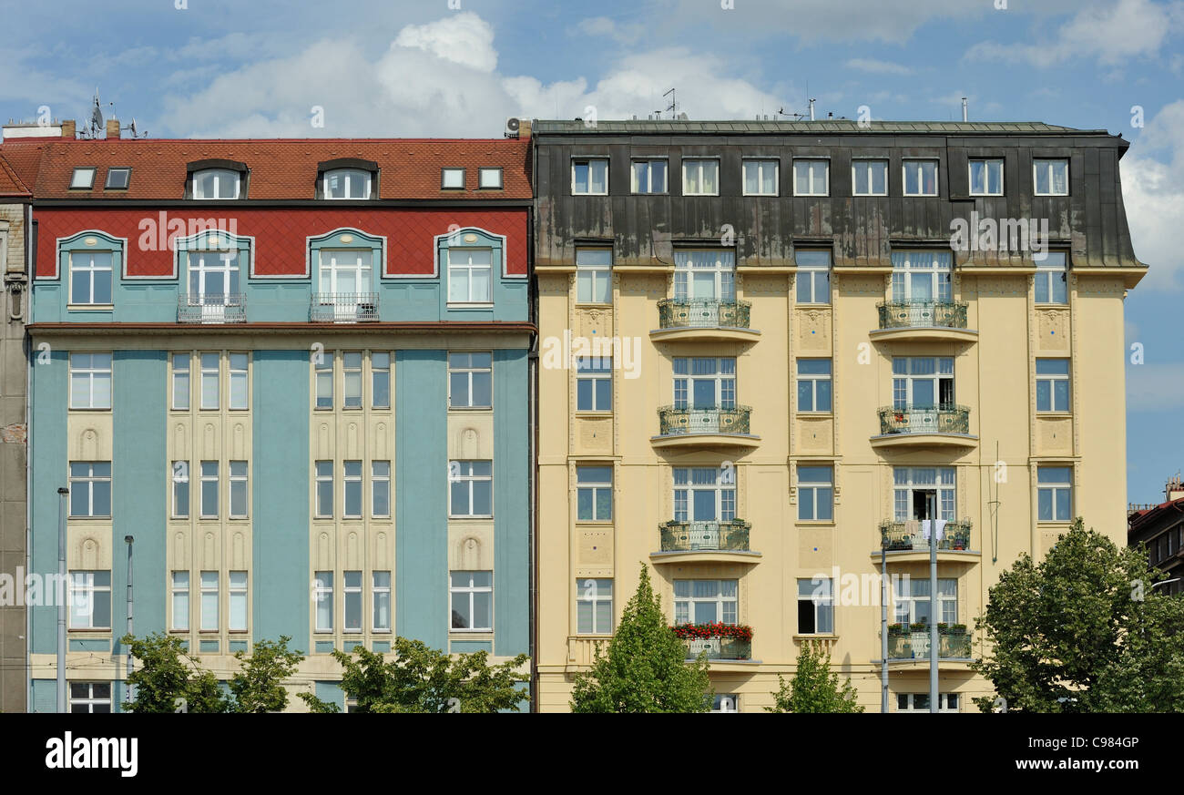 Innenstadt-Architektur entlang der Razinovo Nabrezi auf dem Damm auf dem Fluss Moldau Prag Tschechischen Stockfoto