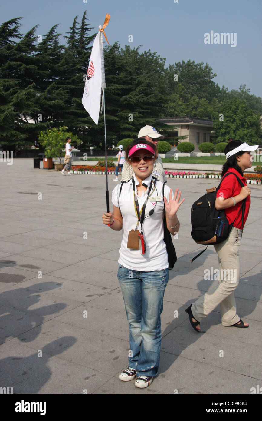 Reiseleiter, Ellen und Jenna (Viking River Cruises), an Terrakotta-Krieger-Museum, Xian, China Stockfoto