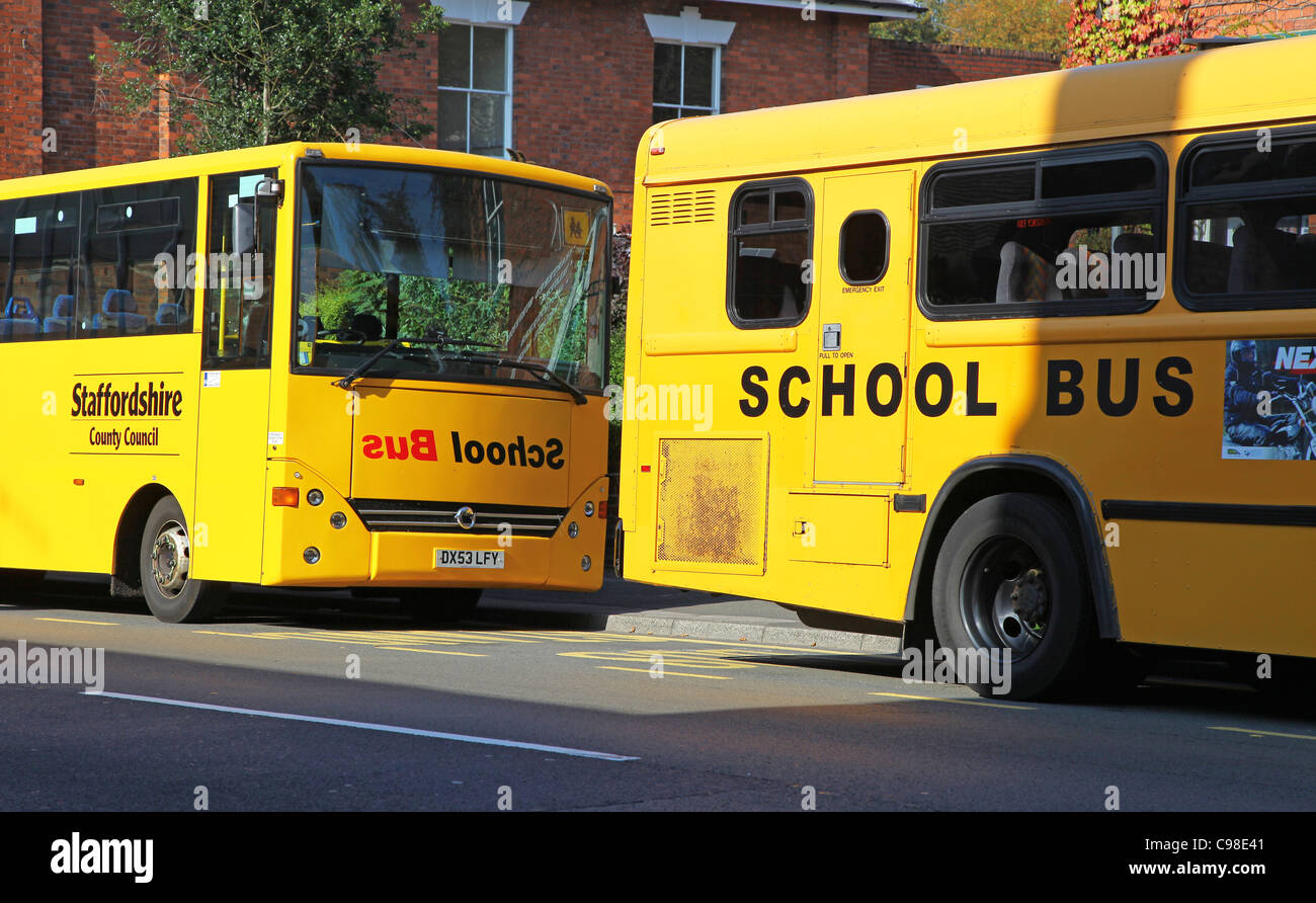 Amerikanisches gelben Schulbusse von Staffordshire County Council Stockfoto