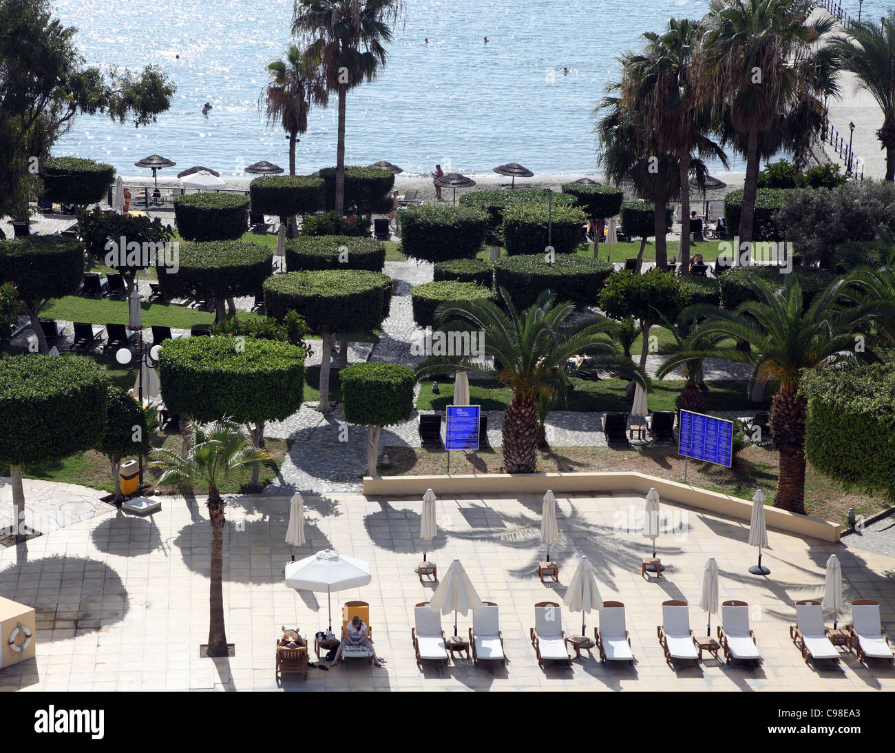 Topiary Garten auf dem Gelände des Elias Beach Hotel, Lemesos, Zypern Stockfoto