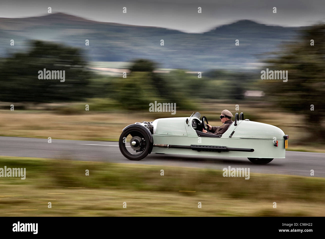 Morgan Motor Company 2011 drei Wheeler englischen Landstraße mit Geschwindigkeit befahren Stockfoto