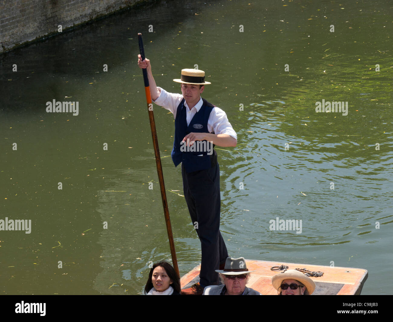 Bootfahren auf dem Fluss Cam, Cambridge, Cambridgeshire, Großbritannien Stockfoto