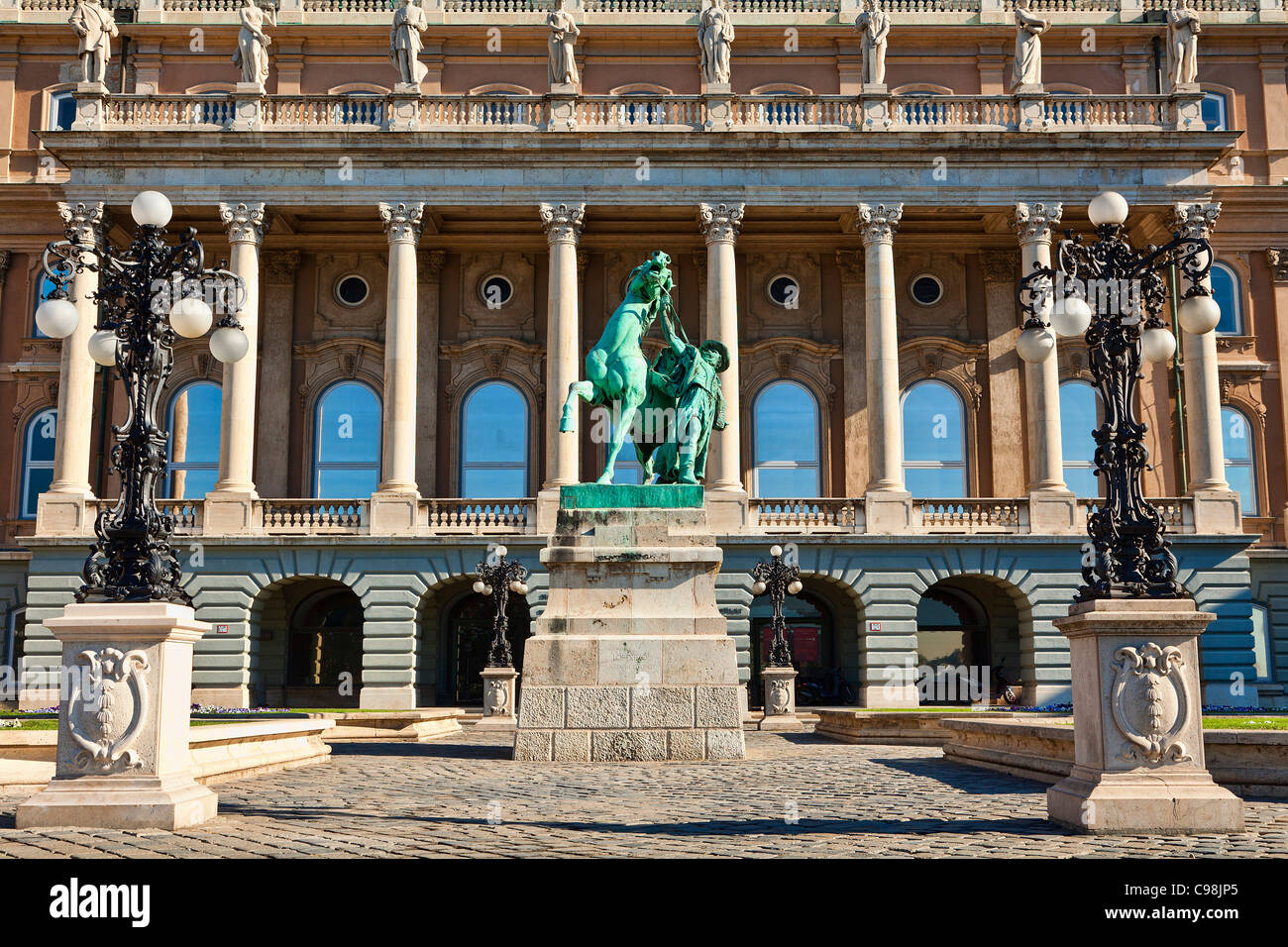Budapest, Statue der Horseherd Front Royal Palace Stockfoto