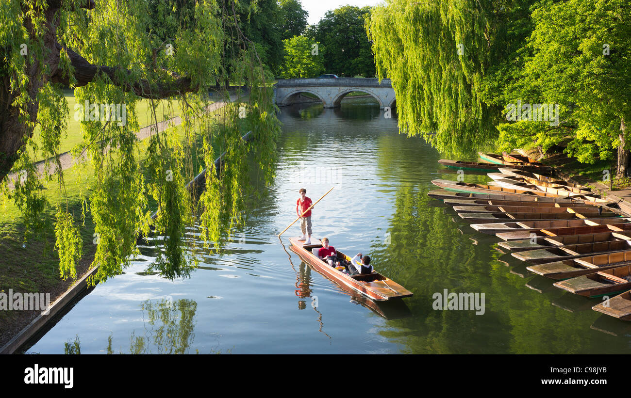 Bootfahren auf dem Fluss Cam, Cambridge, Cambridgeshire, Großbritannien Stockfoto