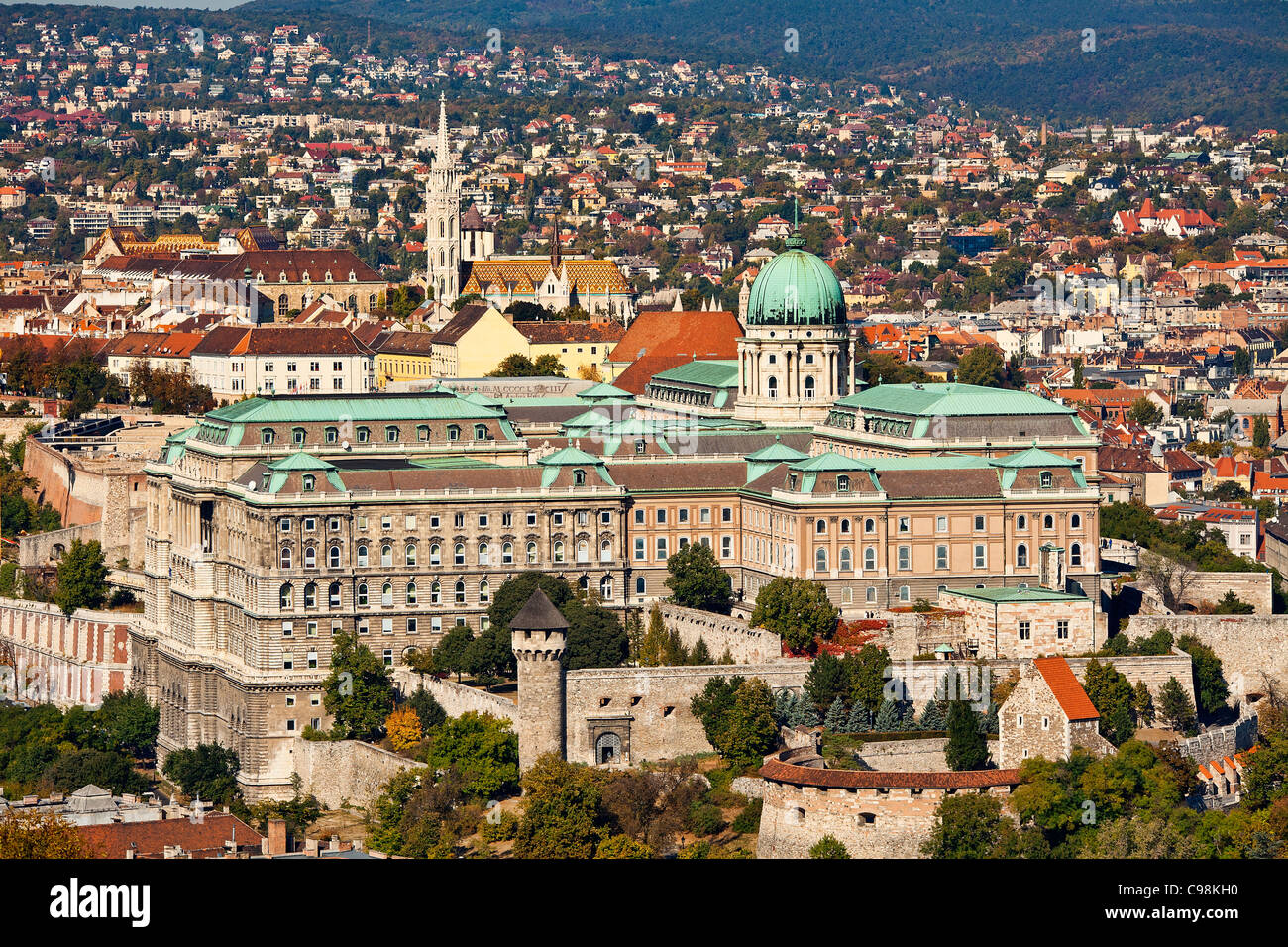 Budapest, der Königspalast und der Matthiaskirche, Blick vom Gellertberg Stockfoto